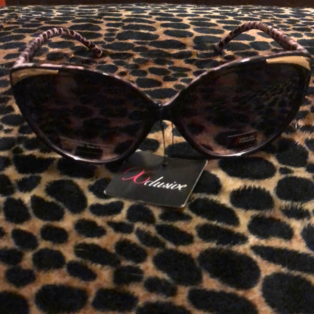 Black Cat Eye with Pink Leopard Print inside